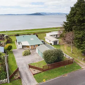 Daydream House, Sunrise, Sunset Views Across Holiday home